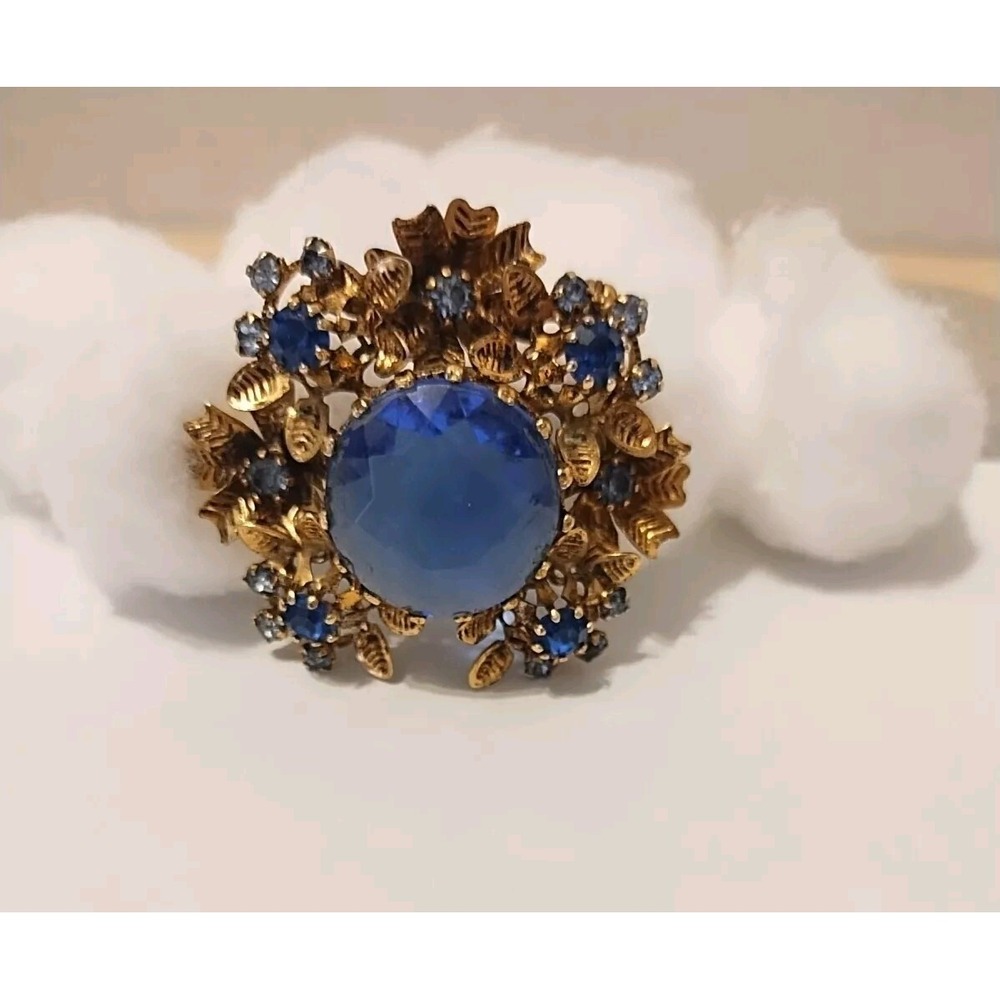 Brooch MADE IN AUSTRIA BLUE RHINESTONE Gold Tone Cameo Flower Leaves Elegant